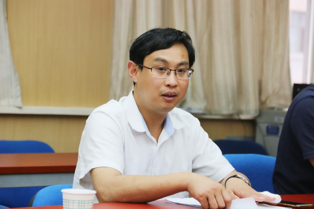 副院长杨庆浩介绍本期夏令营的主要安排